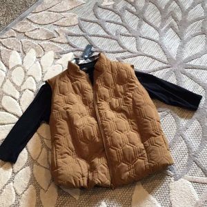 Set of 2 Women’s vest and long sleeve shirt.